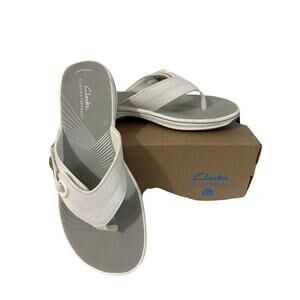 Clarks Size 8 M Women's White Breeze Reyna Cloudsteppers Flip-Flop Sandals